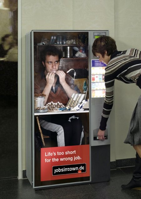 Happiness at work in advertising